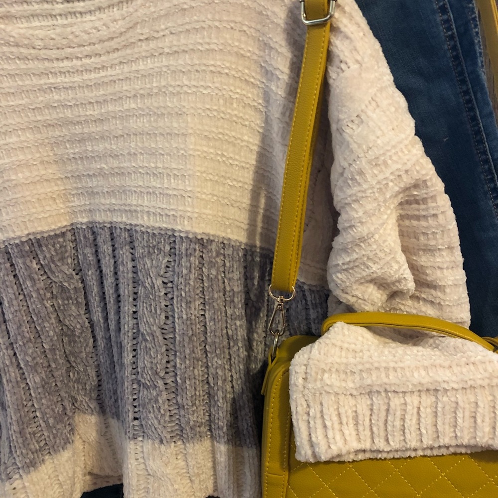 O&O Chenille Cable Knit Sweater Bell Sleeve - Picture 4 of 12